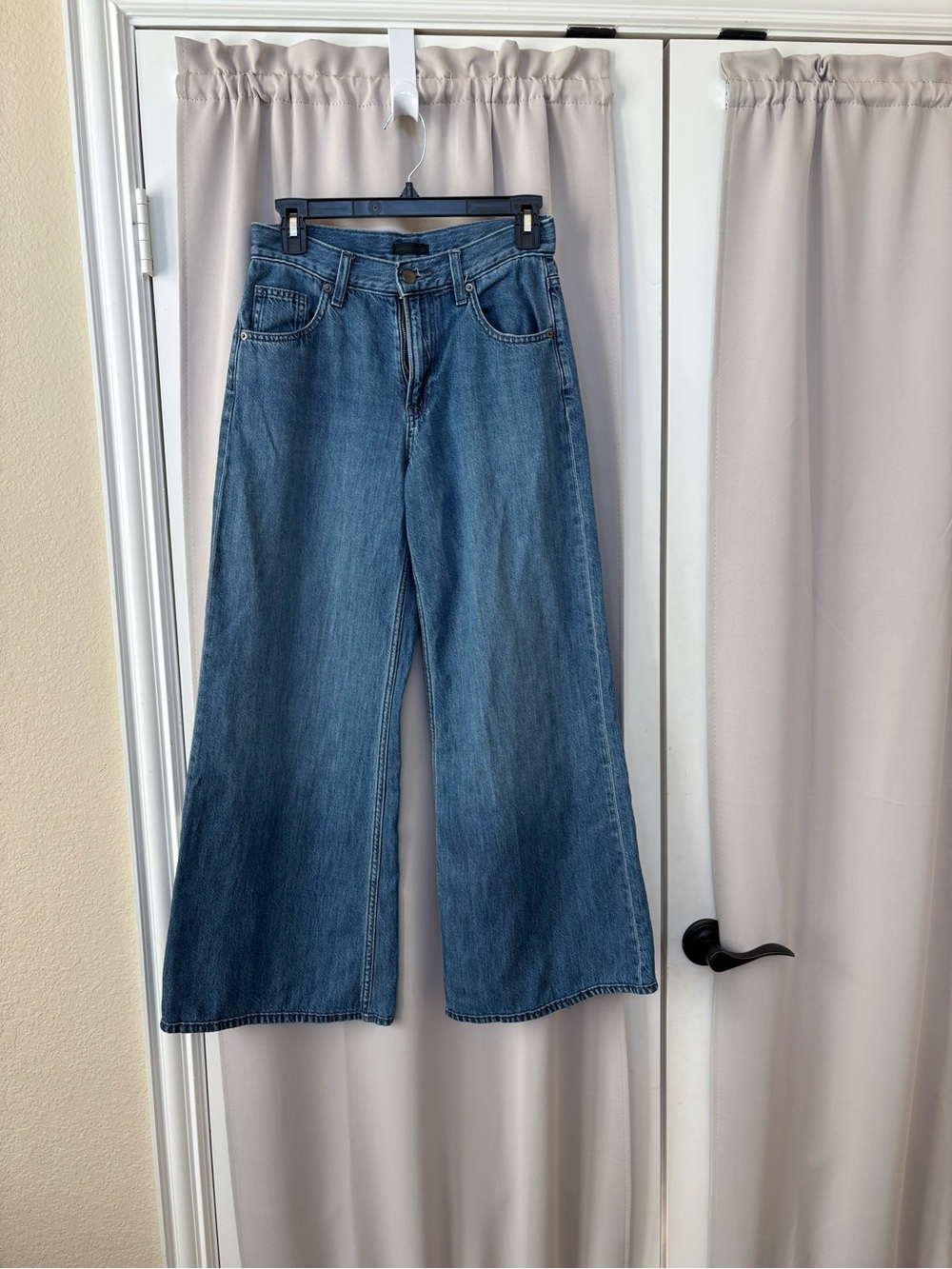 Uniqlo Wide-Leg Jeans in Medium Blue